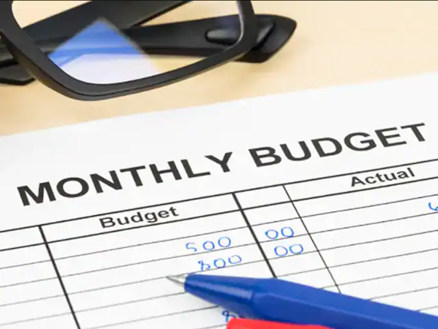 https://www.news18.com/business/savings-and-investments/struggling-to-manage-expenses-heres-how-to-create-a-practical-monthly-home-budget-7097383.html